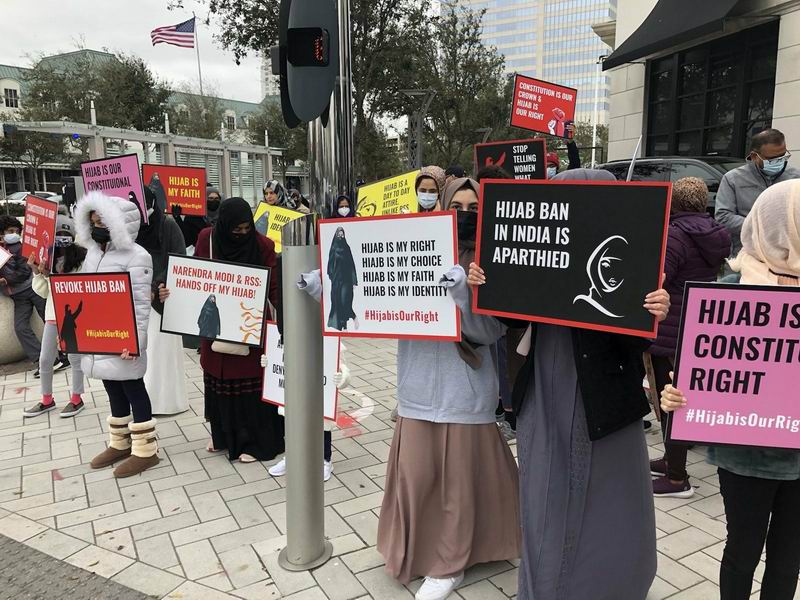 Hindistan’da Müslüman öğrencilerin başörtüsü direnişi sürüyor