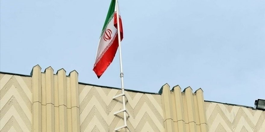 İran'da askeri eğitim uçağı düştü: 3 kişi öldü