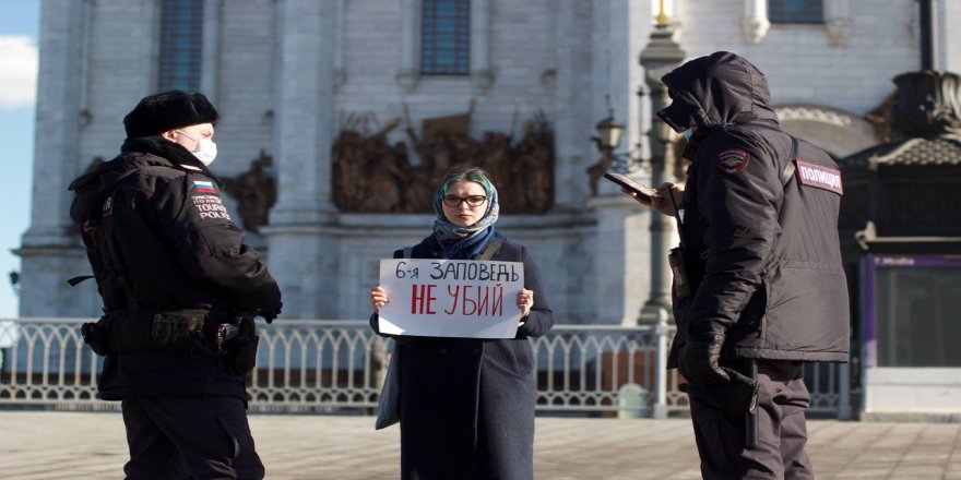 Moskova’da anlamlı eylem: Öldürmeyeceksin!