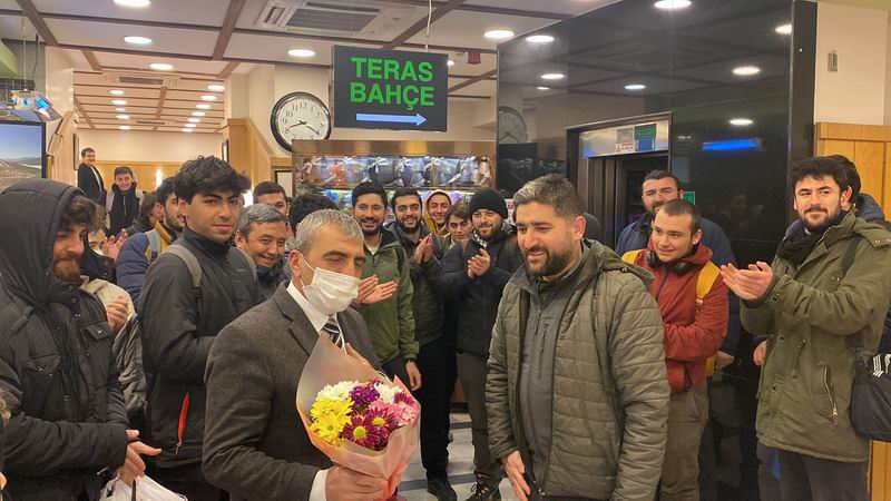 Gençlerden Çimen Kafe'ye destek ziyareti