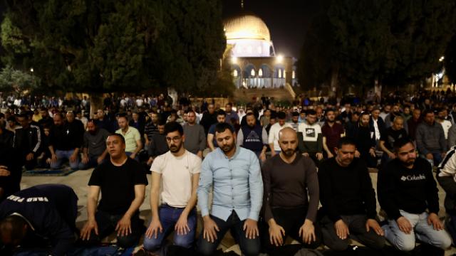 Mescid-i Aksa'da ilk teravih namazını kılındı