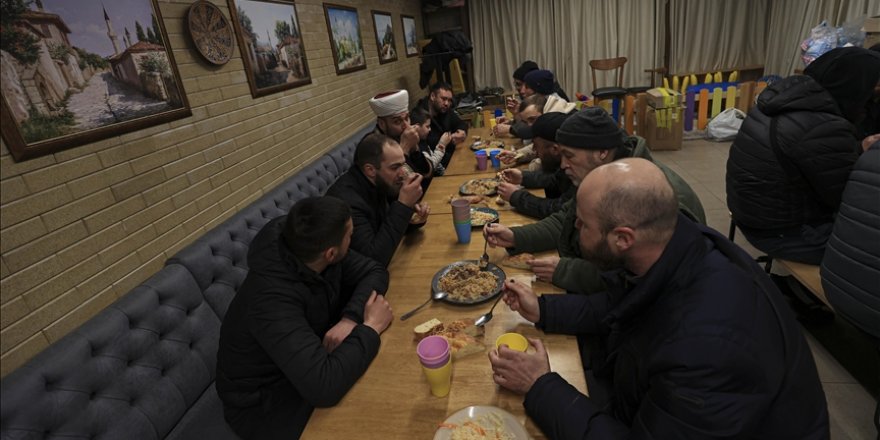 Ukrayna'nın başkenti Kiev'de savaşın gölgesinde ilk iftar