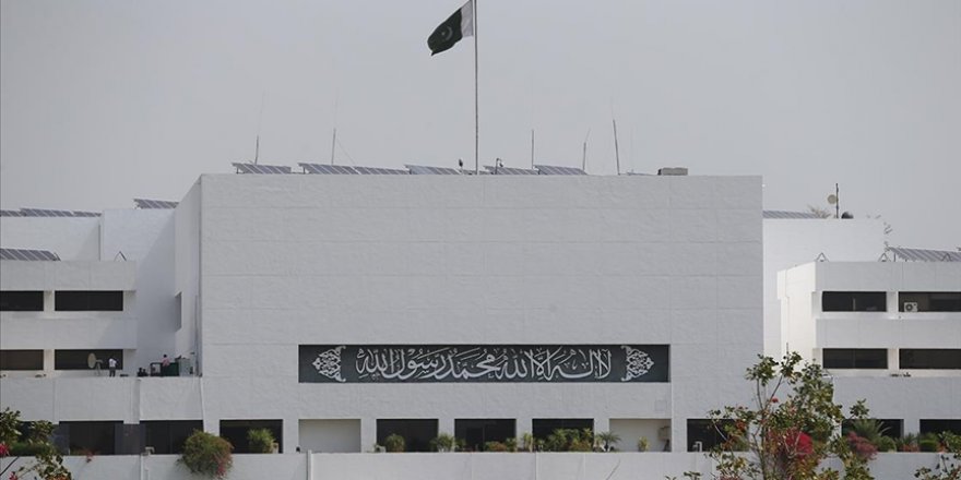 Pakistan'da Cumhurbaşkanı Alvi, Başbakan Han'ın çağrısı üzerine Meclisi feshetti