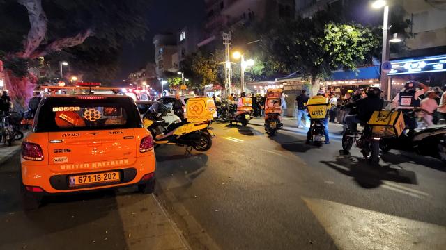 Tel Aviv'de düzenlenen silahlı eylemde 2 siyonist ölürken 8’i yaralandı