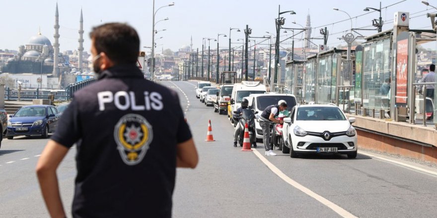 Polislerin sorunları: 'Uzun çalışma saatleri, amir tahakkümü, sendikasızlık ve sürülme korkusu'