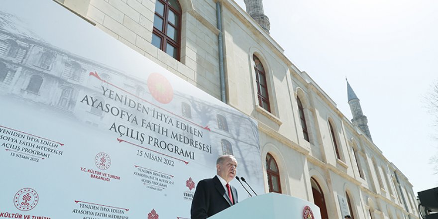 "Tek parti zihniyetinin tarihimize sürdüğü bir utanç lekesini daha ortadan kaldırıyoruz"