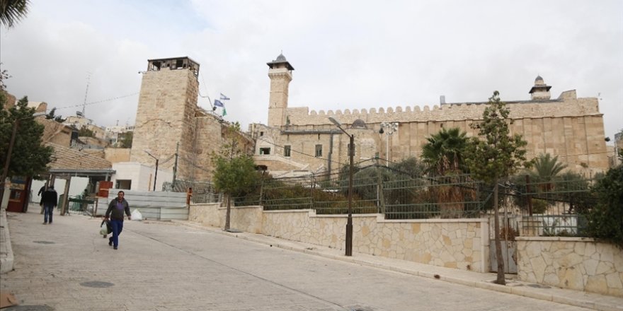 İşgalci İsrail, El Halil'deki Harem-i İbrahim Camisi'ni Müslümanlara kapattı