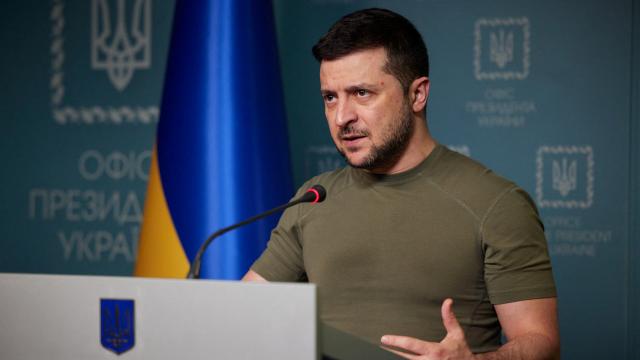 Zelenskiy, Türkiye'ye insani yardım gönderilmesi kararını imzaladı