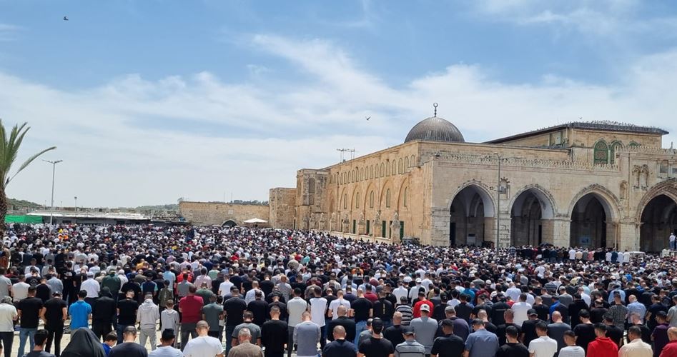 Mescid-i Aksa'da 150 bin kişi cuma namazı kıldı