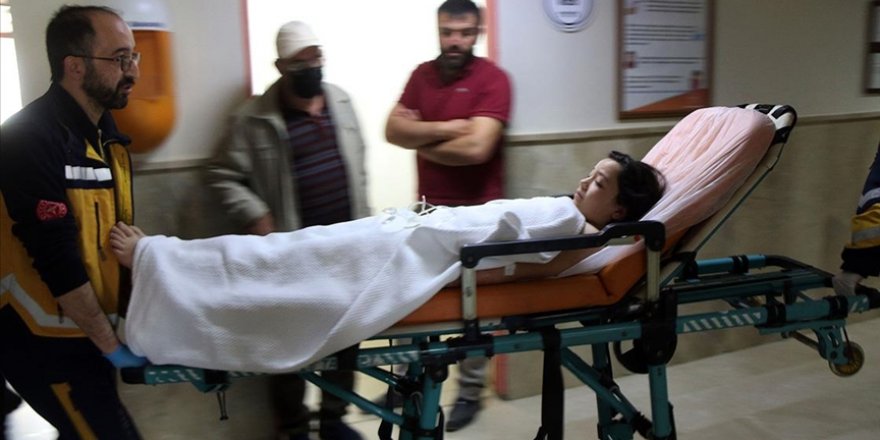 Sivas'ta başıboş köpeklerin saldırdığı çocuk yaralandı