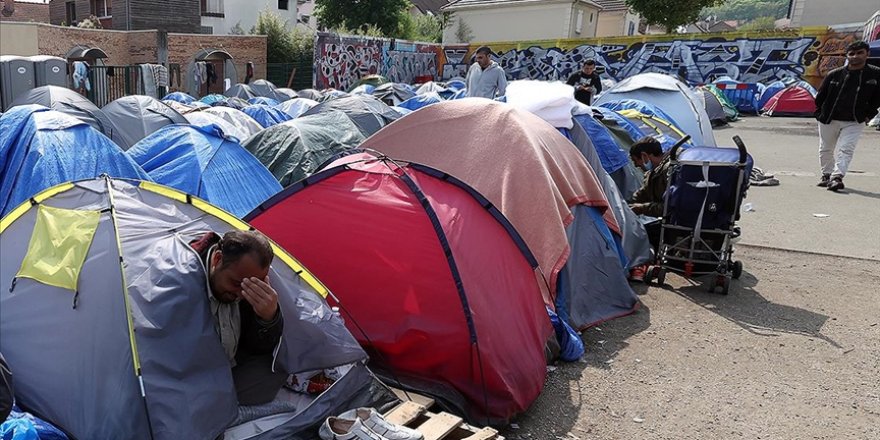 Fransa'da göçmenler otoparkta yaşam mücadelesi veriyor