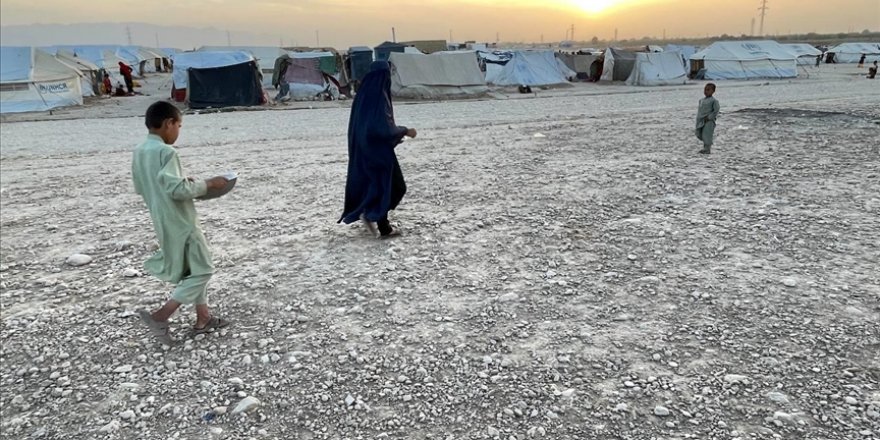 Taliban kadınlara 'örtünme' zorunluluğu getirdiğini duyurdu