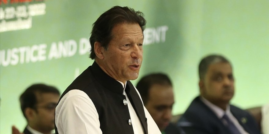 Pakistan'da eski Başbakan Han, seçim kararı alınması için süre tanıyarak yürüyüşe son verdi