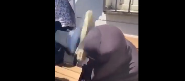Yaşlı Suriyeli kadının yüzüne tekme atan aşağılık hangi cezayı alacak?