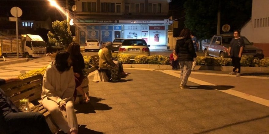 Balıkesir'de gece bir saat içerisinde 6 deprem yaşandı