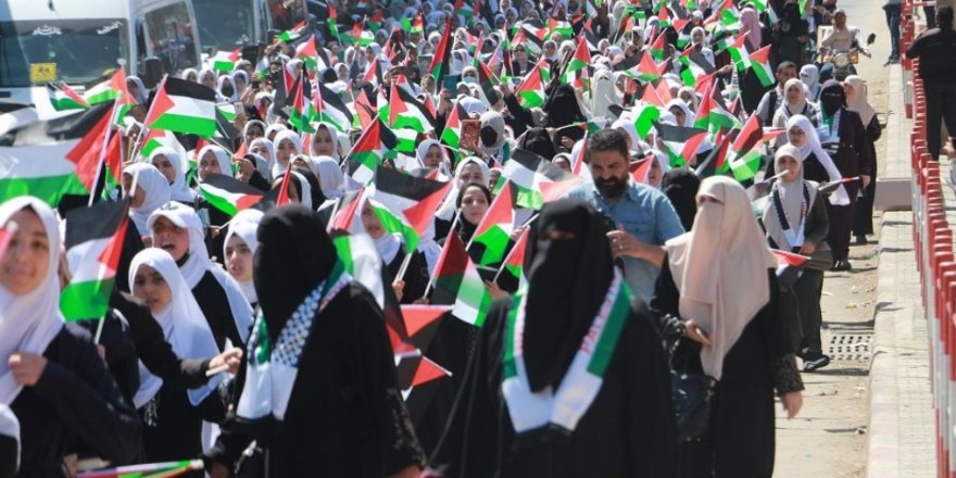 Filistinli 800 kız öğrenci için hafızlık töreni düzenlendi
