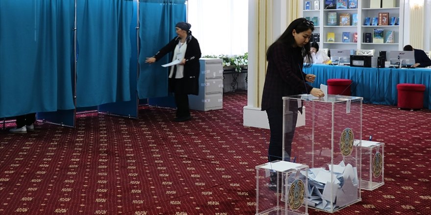 Kazakistan'da yeni yönetim modelinin inşası için anayasanın üçte biri değiştirildi