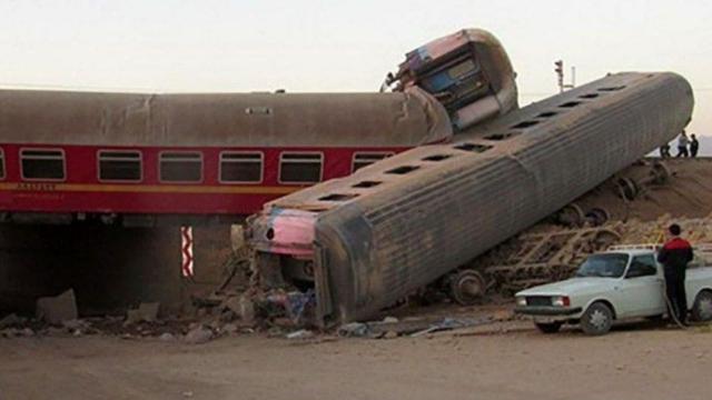 İran'da yolcu treni raydan çıktı: En az 21 ölü