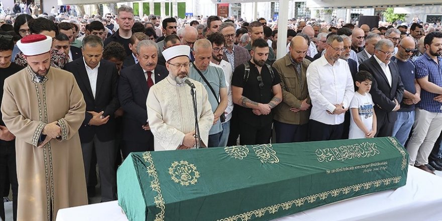 Yazar ve şair Mevlana İdris son yolculuğuna uğurlandı