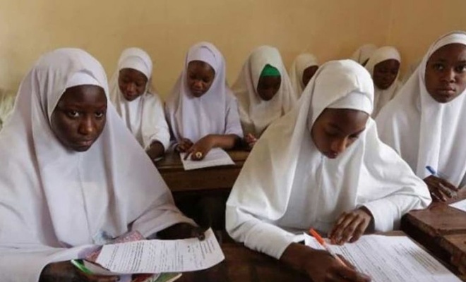 Nijerya'nın Lagos eyaletindeki okullarda başörtüsü serbest bırakıldı