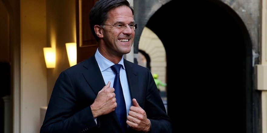 Hollanda Başbakanı, Boşnakları Sırp canilere teslim eden askerlere şeref madalyası verdi!