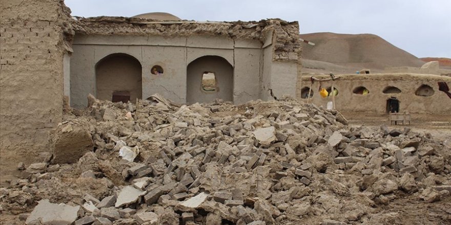 Afganistan'da 5,9 büyüklüğündeki depremde en az 255 kişi vefat etti