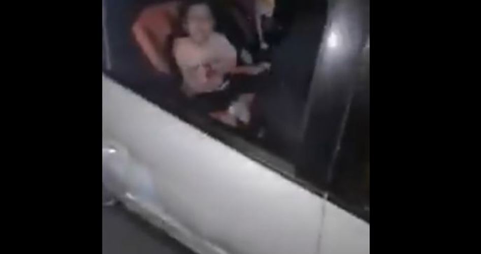 İşgalciler gece, anne babalarını gözaltına alarak iki emzikli bebeği arabada bıraktı