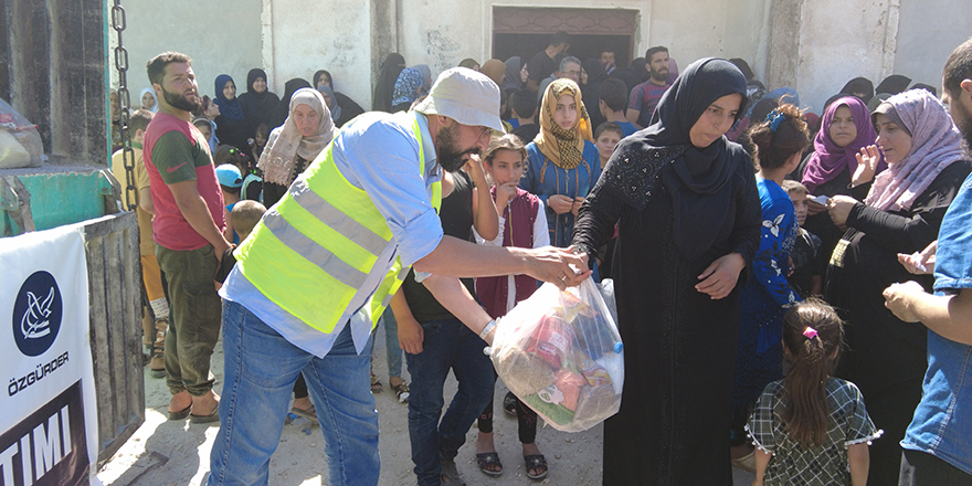 Özgür-Der İdlib'de yardımlarına devam ediyor