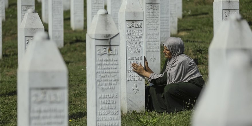 Srebrenitsa'daki soykırımda öldürülenlerin kemik kalıntılarına 85 farklı toplu mezarda ulaşıldı