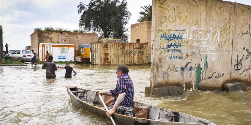 Tahran ve çevresini etkisi altına alan şiddetli yağışlarda 4 kişi hayatını kaybetti