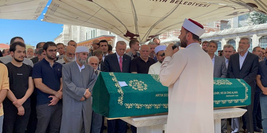 Hacı Nimet Kaya amcamızın cenaze namazı Fatih Camiinde kılındı