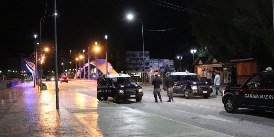 Kosova Hükümeti, Sırbistan ile gerginliğe neden olan kararı bir ay erteledi