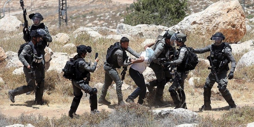 İşgal güçleri, Batı Şeria'da 40 Filistinliyi gözaltına aldı