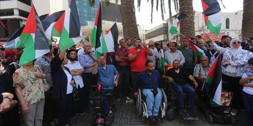 Batı Şeria'da Filistinliler, Gazze ile dayanışma gösterisi düzenledi