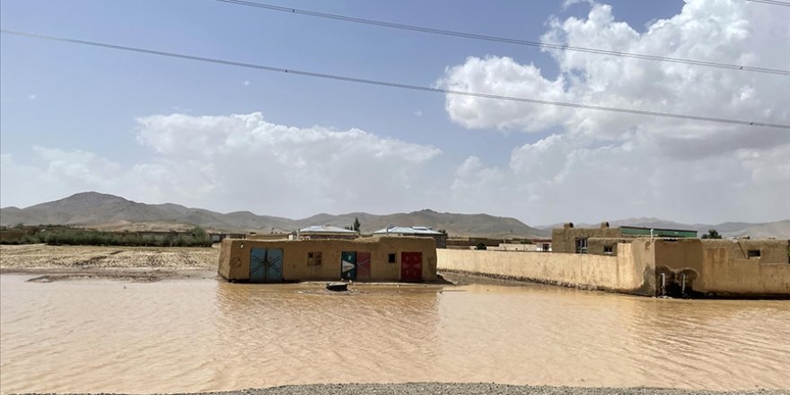 Afganistan'da son bir haftada sel felaketleri nedeniyle en az 90 kişi vefat etti