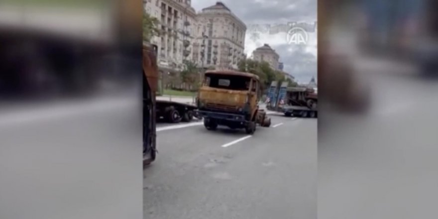 Rus silahları Kiev sokaklarında sergilendi