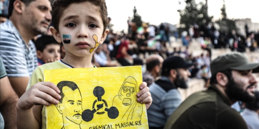 Doğu Guta'daki kimyasal silahlı katliam İdlib'de protesto edildi