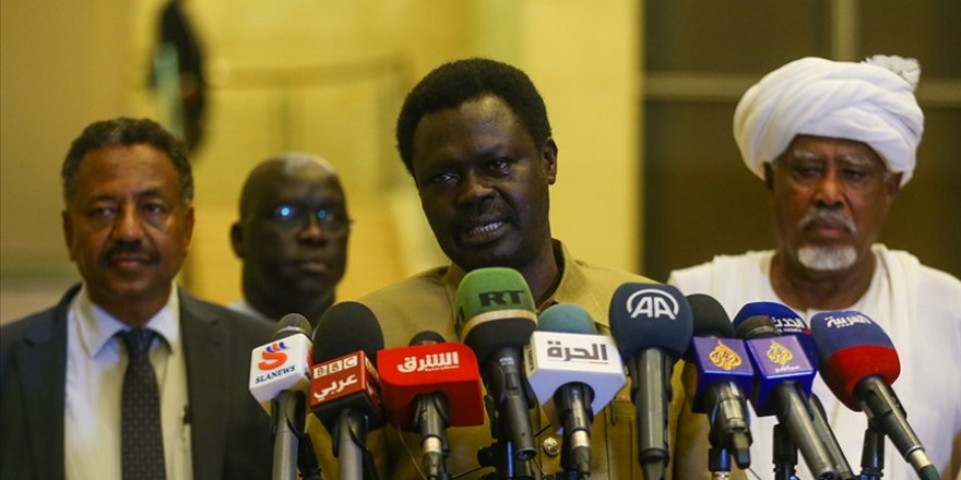 Sudan'da 30 aylık geçiş dönemi içeren 'siyasi bildirge' imzalandı