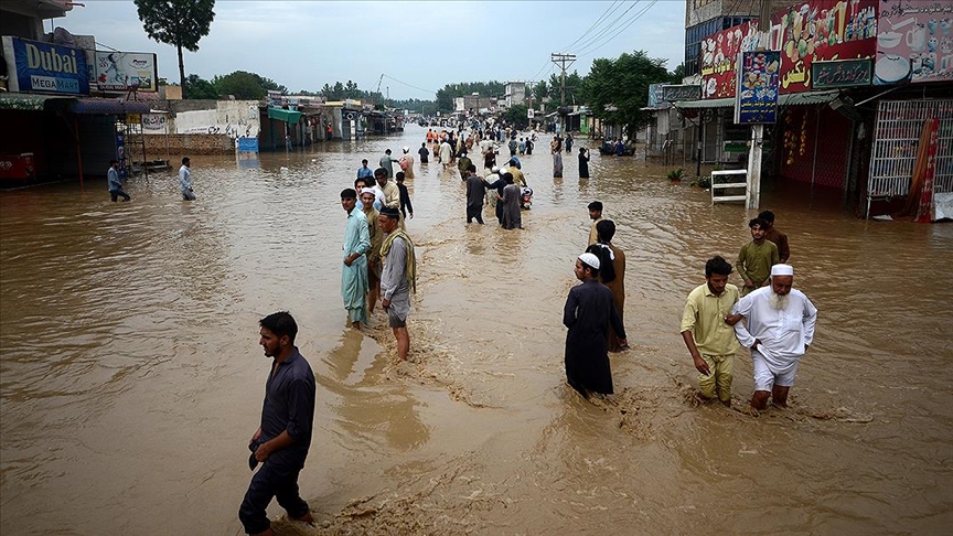 Pakistan'daki selde ölenlerin sayısı bin 500'e yükseldi