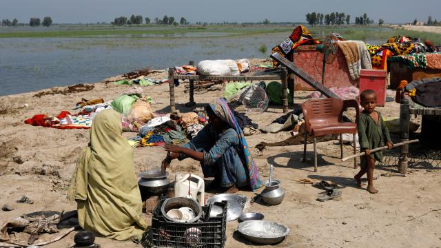 Pakistan'da sel sebebiyle ölenlerin sayısı 1208 oldu