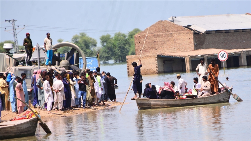 Pakistan'da sel ve siyaset