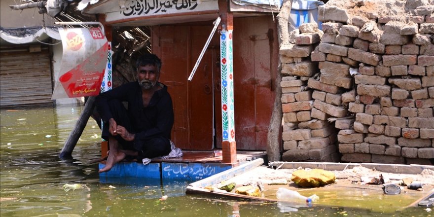 Pakistan'da muson yağmurları sebebiyle ölenlerin sayısı 1355'e çıktı