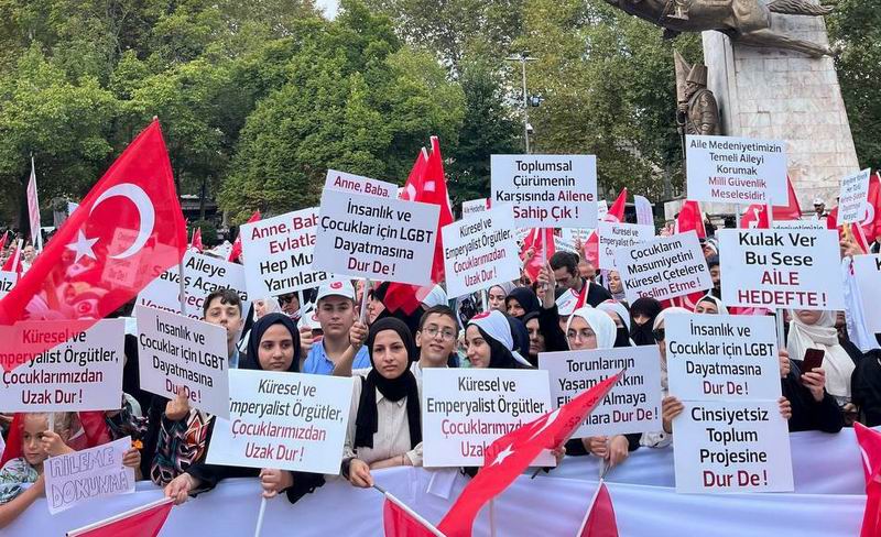 Cinsel sapkınlık Fatih’te protesto edildi