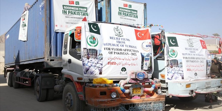 Türkiye’nin birinci iyilik trenindeki yardım malzemeleri Pakistan'a teslim edildi