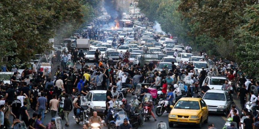 İran'ın Kum şehrinde 50 kişi gözaltına alındı!