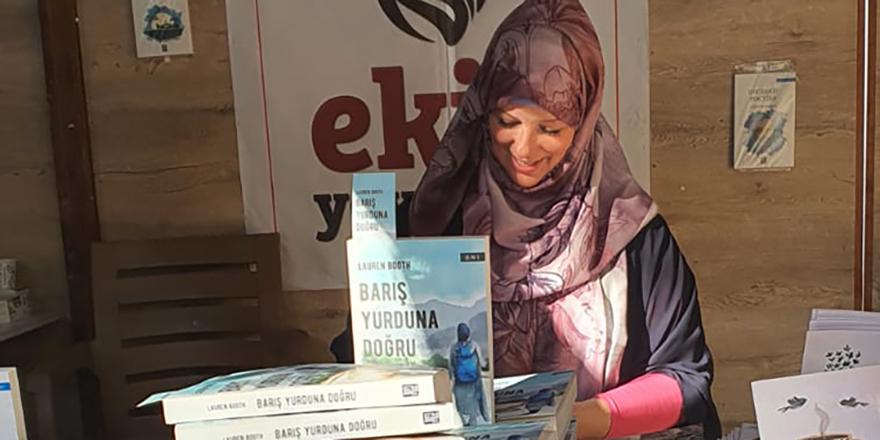 Lauren Booth Taksim Kitabevinde okurlarıyla buluşuyor