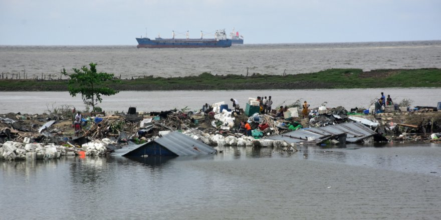 Bangladeş'te etkili olan tropikal fırtınada ölü sayısı 31'e çıktı