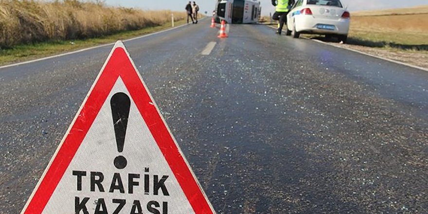 Saadet Partilileri taşıyan minibüs devrildi: 8 yaralı