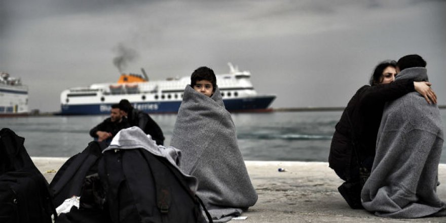 Yunanistan göçmenlere karşı kimin adına savaşıyor?