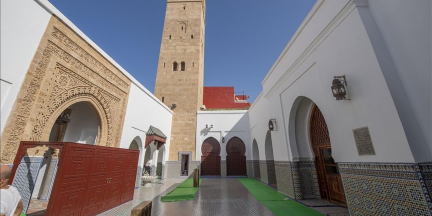 Fas'ın "Ulu Camisi"nde yüzyıllara dayanan ders halkaları devam ediyor